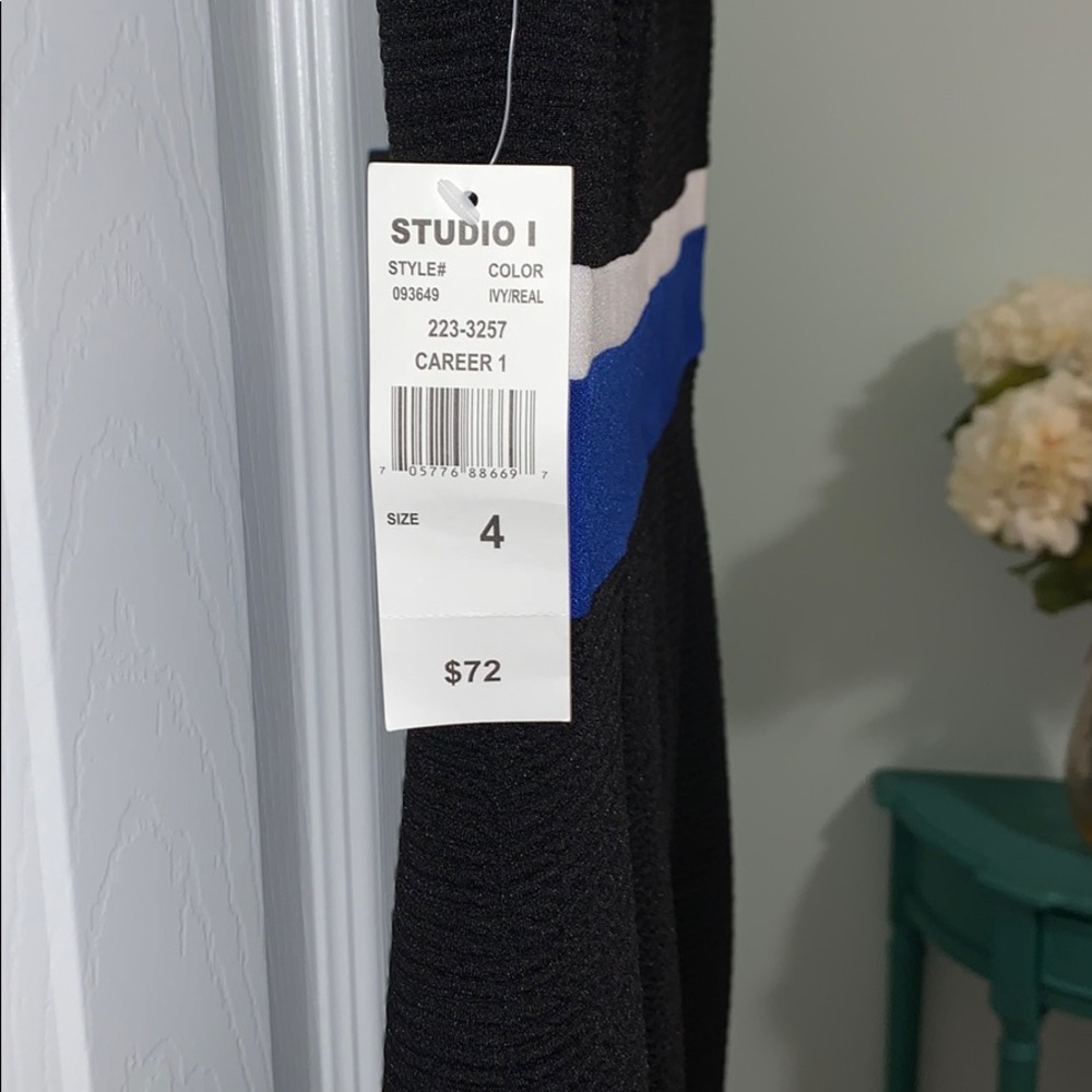 Studio One Dress - Picture 4 of 4